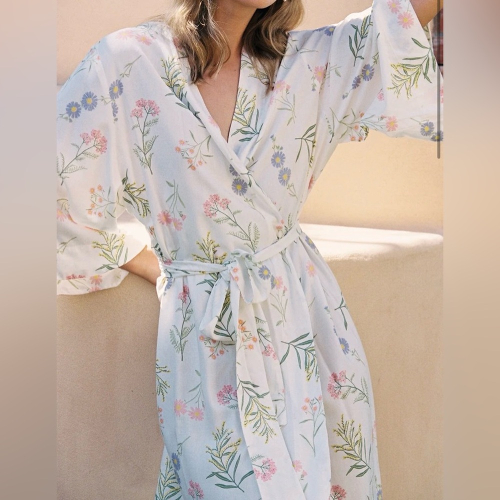 NWT Piyama Short Kimono Robe in Wild Flower Womens S/M (6-8) or M/L (8-10)